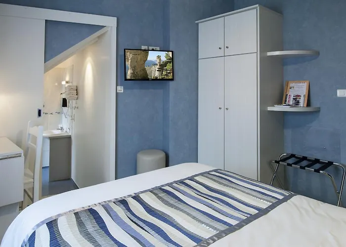 Logis Restaurant Cazes Arazat Hotel