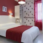 Hotel Logis De France Cazes Arazat Laissac
