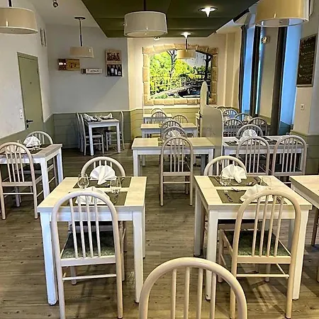 Hotel Logis Restaurant Cazes Arazat Laissac