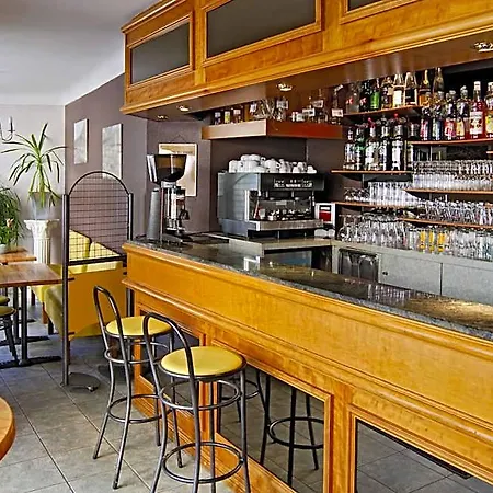 Logis Restaurant Cazes Arazat Hotel