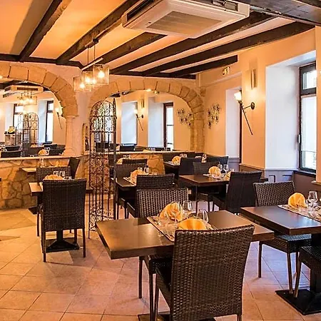 Logis Restaurant Cazes Arazat Hotel 3*