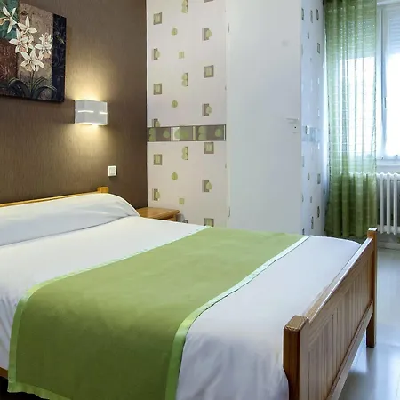 Hotel Logis Restaurant Cazes Arazat