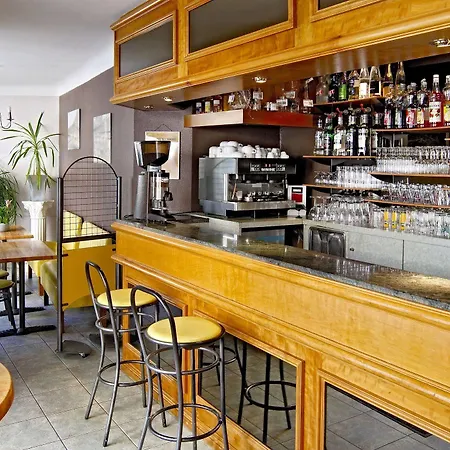 Logis Restaurant Cazes Arazat Hotel Laissac