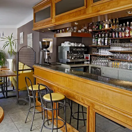 Logis Restaurant Cazes Arazat Hotel Laissac