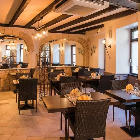 Logis Restaurant Cazes Arazat