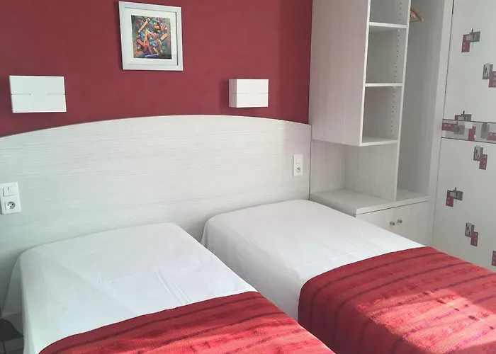 Logis Restaurant Cazes Arazat Hotel 3*