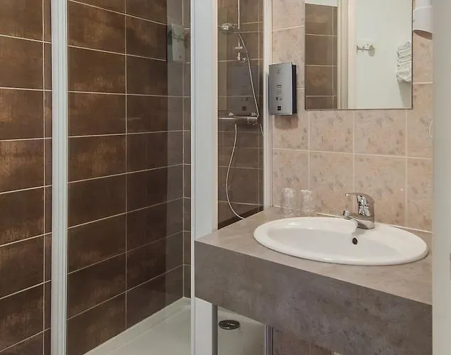 Hotel Logis Restaurant Cazes Arazat Laissac