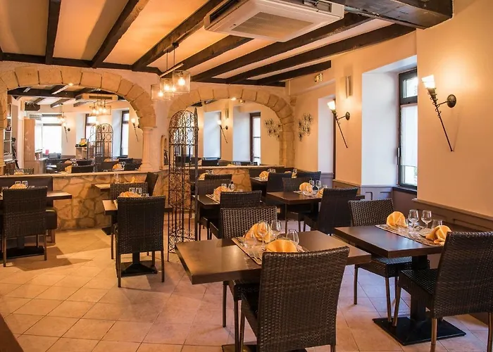 Logis Restaurant Cazes Arazat